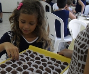 Uma alimentação adequada durante a infância é essencial para o desenvolvimento completo e saudável da criança. 